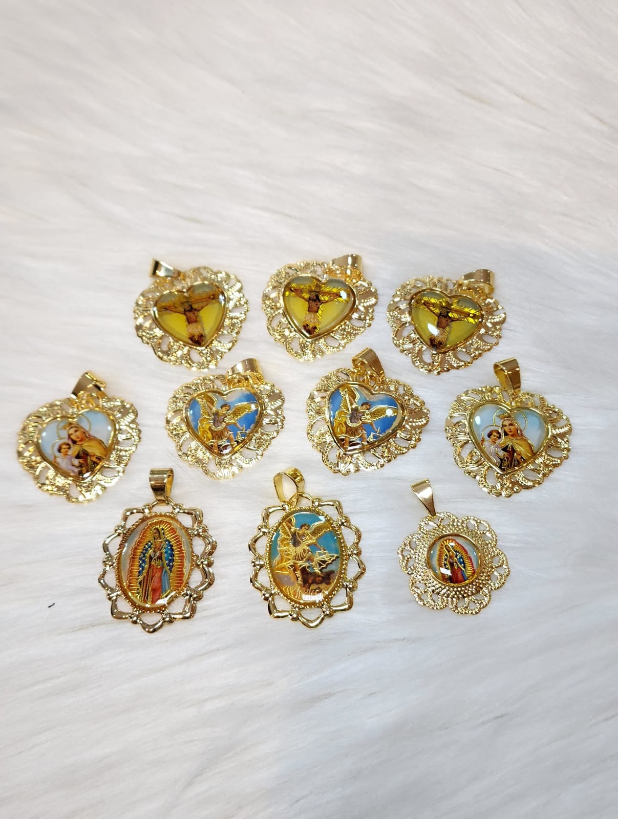 DIJE MEDALLA RELIGIOSA RESINA