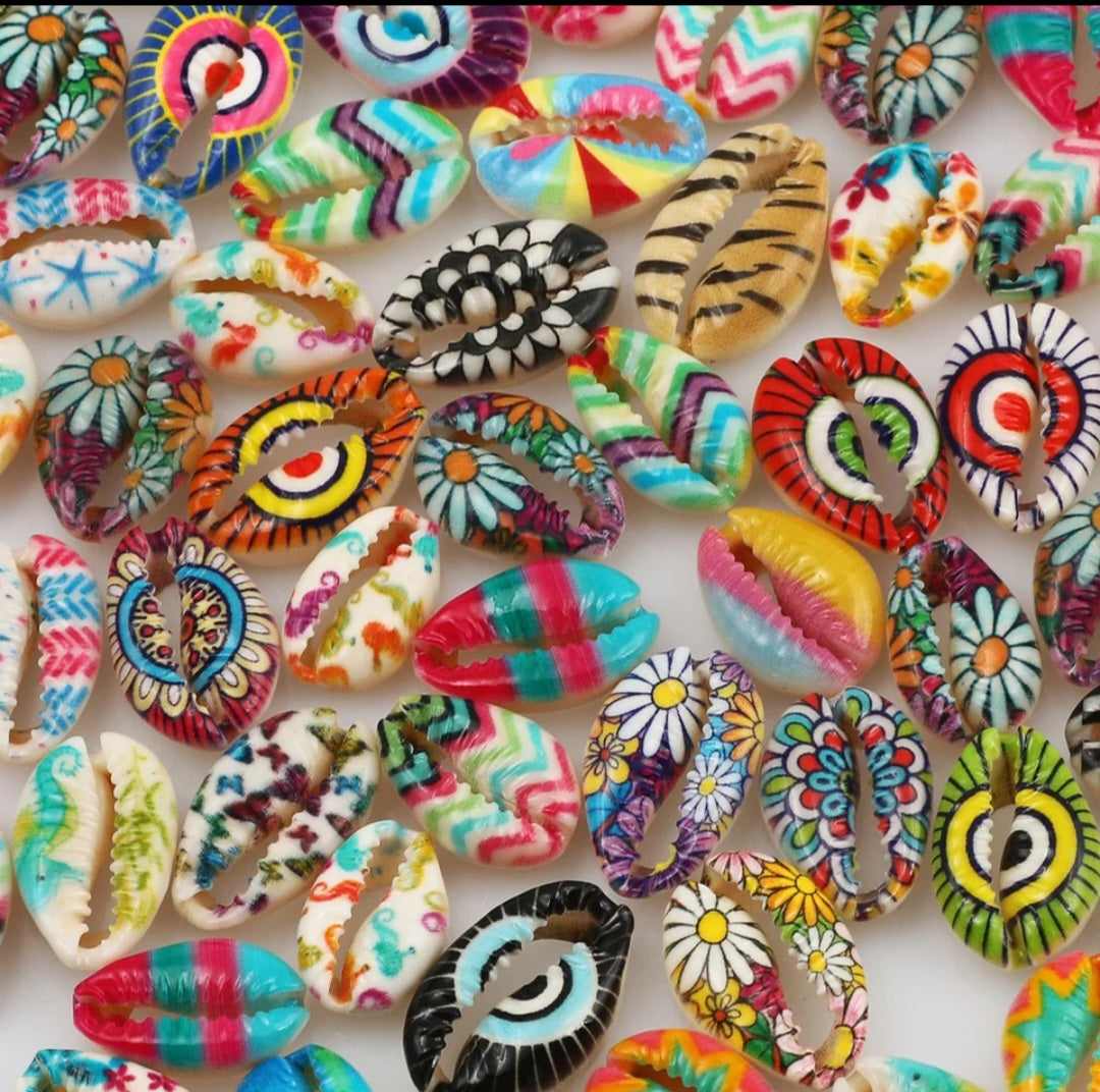 Conchas pintadas para collares o pulseras