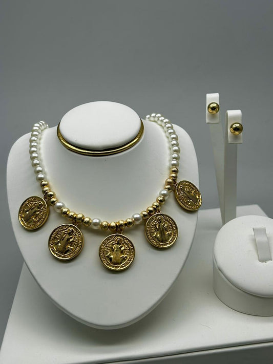 SET DE ARETES Y COLLAR ELEGANCIA Y PROTECCION SAN BENITO